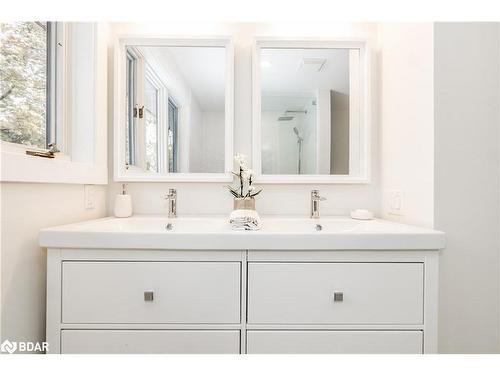 16 Garrett Crescent, Barrie, ON - Indoor Photo Showing Bathroom