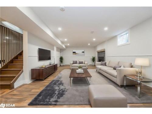 16 Garrett Crescent, Barrie, ON - Indoor Photo Showing Living Room