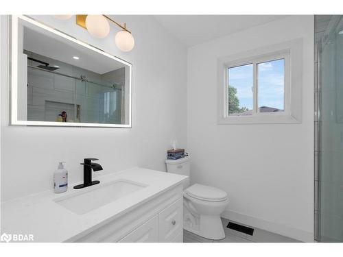 171 Brucker Road, Barrie, ON - Indoor Photo Showing Bathroom