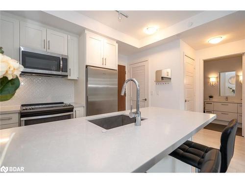 B304-271 Sea Ray Avenue, Innisfil, ON - Indoor Photo Showing Kitchen With Upgraded Kitchen