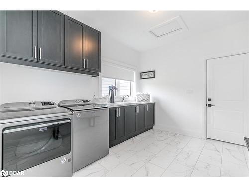 7 Cleveland Court, Oro-Medonte, ON - Indoor Photo Showing Laundry Room