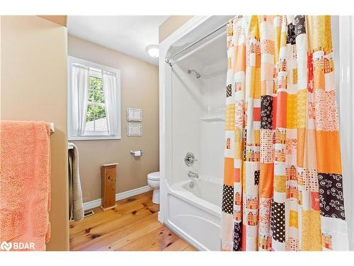 26 Paddy Dunn'S Circle, Springwater, ON - Indoor Photo Showing Bathroom