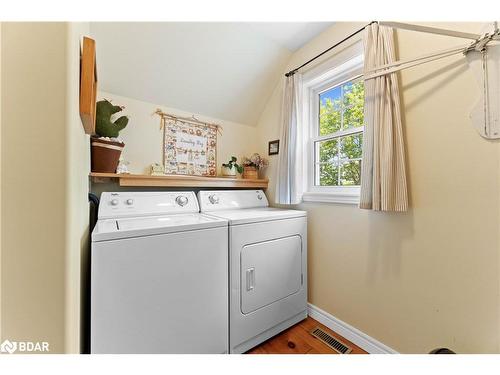 26 Paddy Dunn'S Circle, Springwater, ON - Indoor Photo Showing Laundry Room