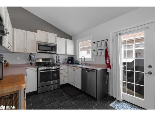 109 Copeman Crescent, Barrie, ON - Indoor Photo Showing Kitchen With Stainless Steel Kitchen With Double Sink