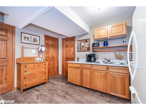 26 Roth Street, Angus, ON - Indoor Photo Showing Kitchen