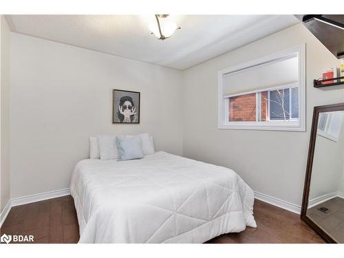 10 Mulberry Court, Barrie, ON - Indoor Photo Showing Bedroom