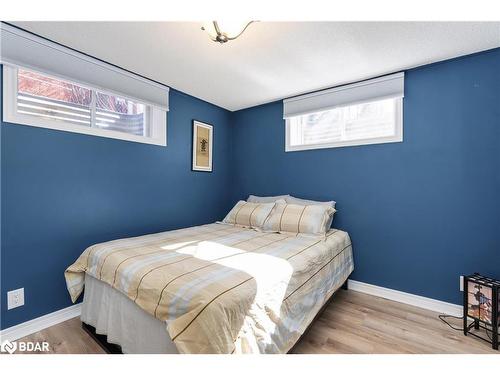 10 Mulberry Court, Barrie, ON - Indoor Photo Showing Bedroom