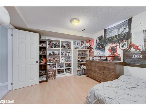 19 Allsop Crescent, Barrie, ON - Indoor Photo Showing Bedroom