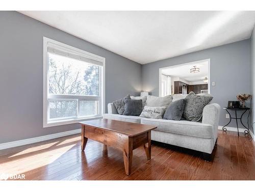 11 Victoria Street E, Cookstown, ON - Indoor Photo Showing Living Room
