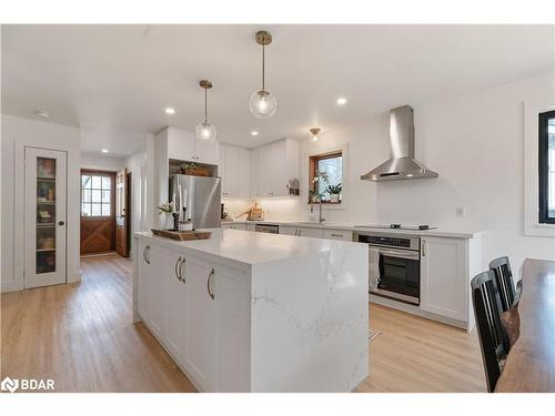 154 Park Road, Tiny, ON - Indoor Photo Showing Kitchen With Upgraded Kitchen