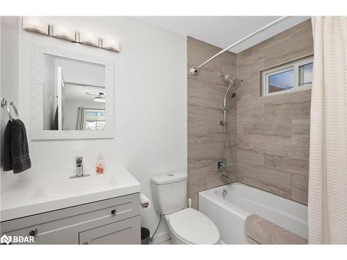 215 Wellington Street, Gravenhurst, ON - Indoor Photo Showing Bathroom