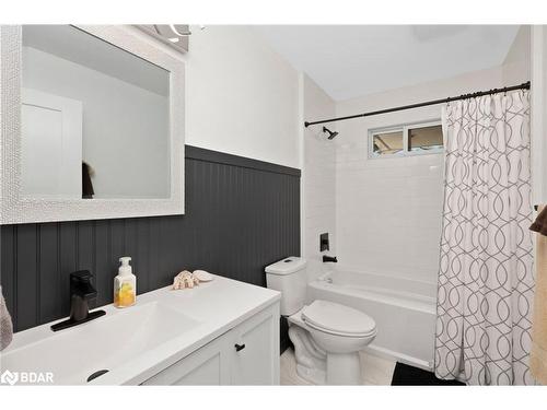 215 Wellington Street, Gravenhurst, ON - Indoor Photo Showing Bathroom