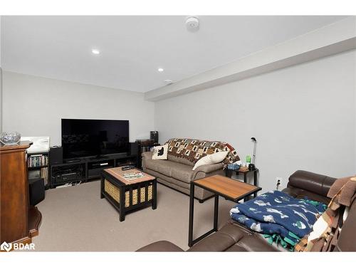 215 Wellington Street, Gravenhurst, ON - Indoor Photo Showing Living Room