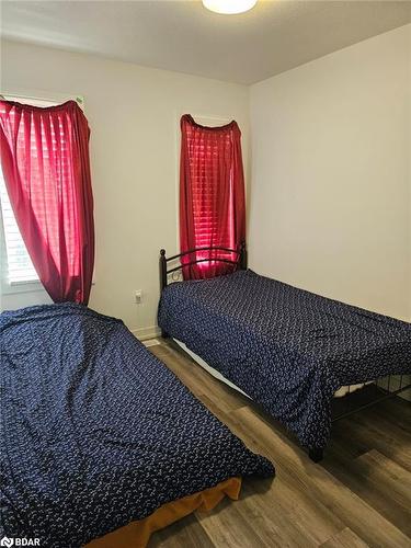 35-205 West Oak Trail, Kitchener, ON - Indoor Photo Showing Bedroom
