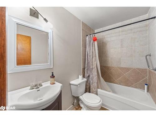 288 Mcdonnel Street, Peterborough, ON - Indoor Photo Showing Bathroom