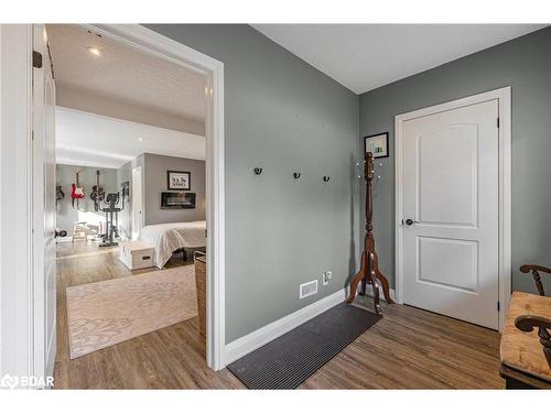 104 Bass Line, Oro-Medonte, ON - Indoor Photo Showing Other Room