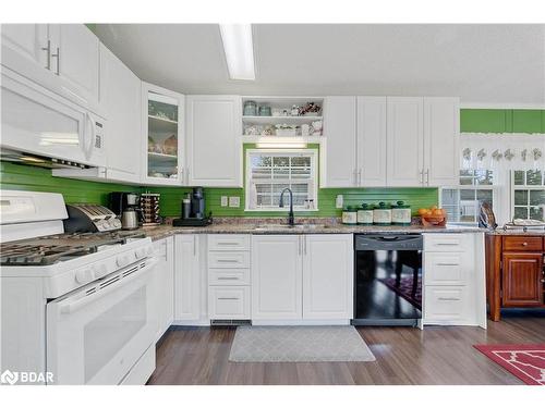 1 Malta Avenue, Wasaga Beach, ON - Indoor Photo Showing Kitchen