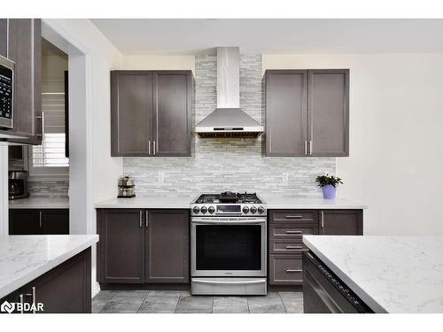 3108 Monarch Drive, Orillia, ON - Indoor Photo Showing Kitchen With Upgraded Kitchen