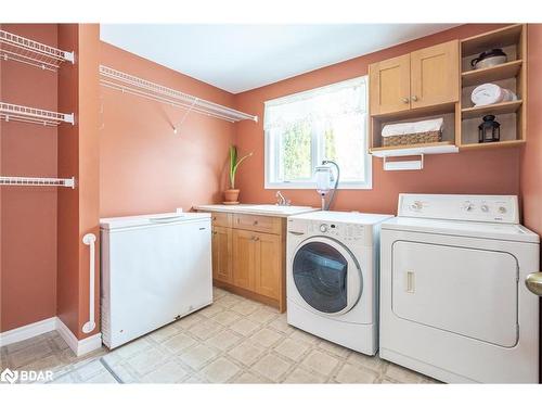 93 Rodney Street, Barrie, ON - Indoor Photo Showing Laundry Room