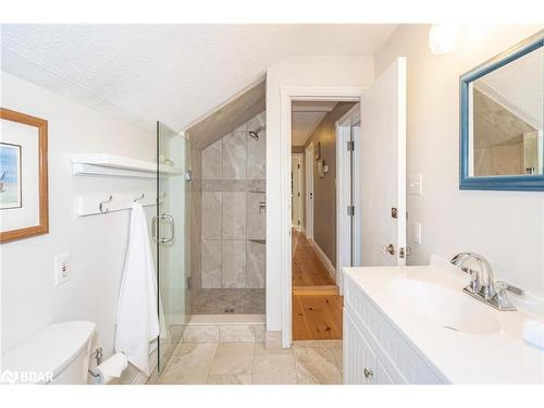 93 Rodney Street, Barrie, ON - Indoor Photo Showing Bathroom