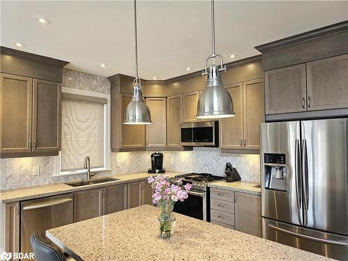 34 Cristiano Avenue, Wasaga Beach, ON - Indoor Photo Showing Kitchen With Double Sink With Upgraded Kitchen