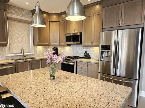 34 Cristiano Avenue, Wasaga Beach, ON - Indoor Photo Showing Kitchen With Upgraded Kitchen