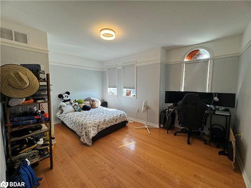 33 Cumming Drive, Barrie, ON - Indoor Photo Showing Bedroom