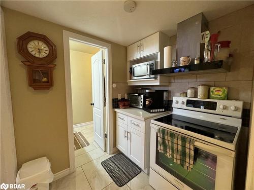 33 Cumming Drive, Barrie, ON - Indoor Photo Showing Kitchen
