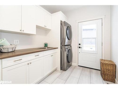 32 Leisure Court, Coldwater, ON - Indoor Photo Showing Laundry Room