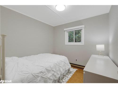 210 Kempview Lane, Barrie, ON - Indoor Photo Showing Bedroom