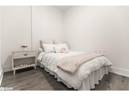 910-185 Dunlop Street E, Barrie, ON - Indoor Photo Showing Bedroom