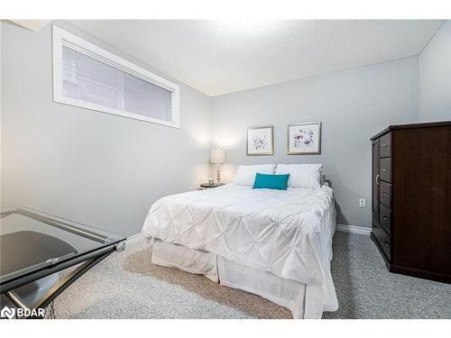 66 Lion'S Gate Boulevard, Barrie, ON - Indoor Photo Showing Bedroom