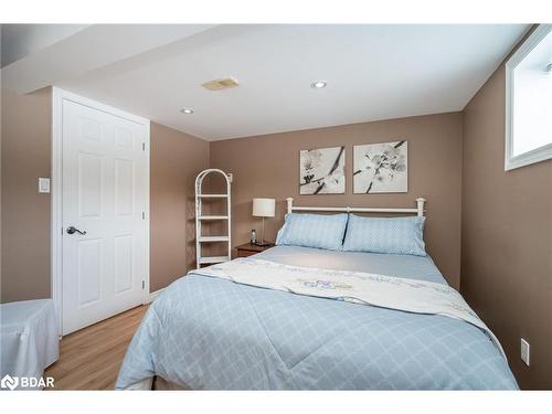 3514 Penetanguishene Road, Oro-Medonte, ON - Indoor Photo Showing Bedroom