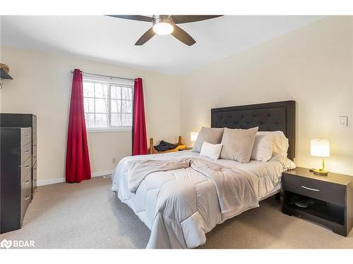1030 Purbrook Road, Bracebridge, ON - Indoor Photo Showing Bedroom