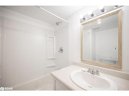 B-32 54Th Street S, Wasaga Beach, ON - Indoor Photo Showing Bathroom