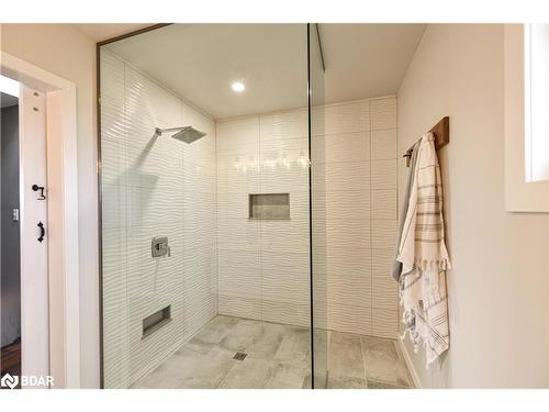 36 Crompton Drive, Barrie, ON - Indoor Photo Showing Bathroom