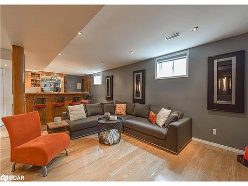 36 Crompton Drive, Barrie, ON - Indoor Photo Showing Living Room