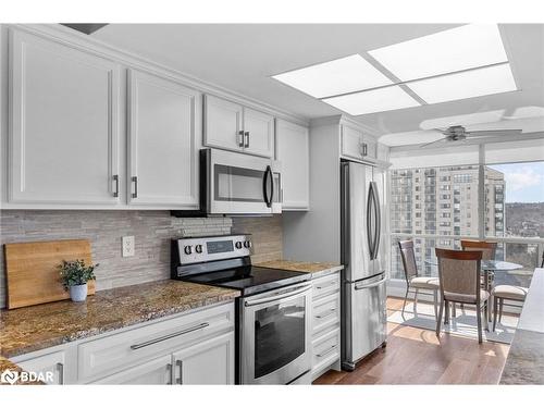 808-65 Ellen Street, Barrie, ON - Indoor Photo Showing Kitchen With Stainless Steel Kitchen With Upgraded Kitchen