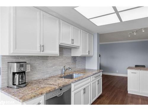 808-65 Ellen Street, Barrie, ON - Indoor Photo Showing Kitchen With Upgraded Kitchen