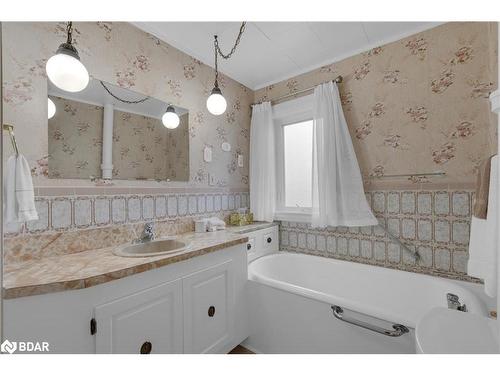 43 Queen Street E, Elmvale, ON - Indoor Photo Showing Bathroom