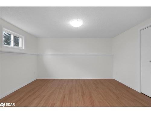 43 Queen Street E, Elmvale, ON - Indoor Photo Showing Bedroom
