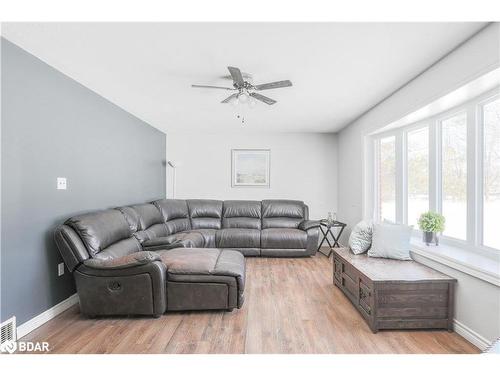 1114 Cowie Road, Cramahe, ON - Indoor Photo Showing Living Room