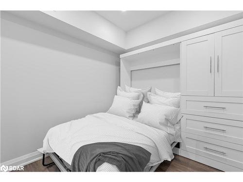 1018-58 Lakeside Terrace, Barrie, ON - Indoor Photo Showing Bedroom