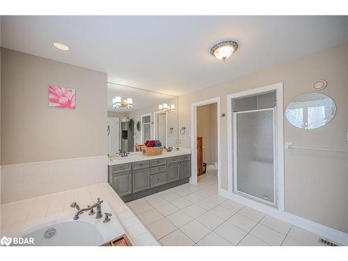 44 Tanglewood Crescent, Oro-Medonte, ON - Indoor Photo Showing Bathroom
