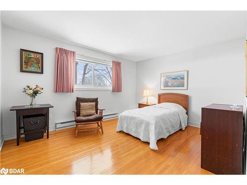 37 Varden Avenue, Barrie, ON - Indoor Photo Showing Bedroom