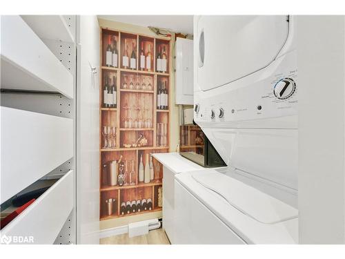 8 Locust Hill Court, Innisfil, ON - Indoor Photo Showing Laundry Room