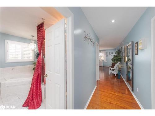 31 Fawndale Crescent, Wasaga Beach, ON - Indoor Photo Showing Other Room