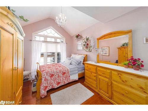 31 Fawndale Crescent, Wasaga Beach, ON - Indoor Photo Showing Bedroom