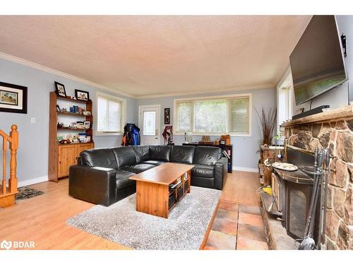 54 Tyndale Road, Barrie, ON - Indoor Photo Showing Living Room