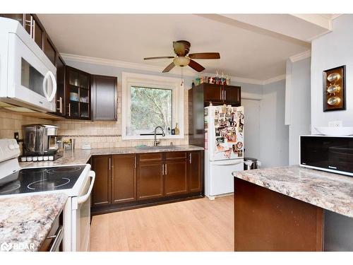 54 Tyndale Road, Barrie, ON - Indoor Photo Showing Kitchen